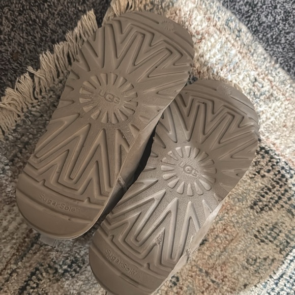 Ugg Minis - Picture 6 of 6